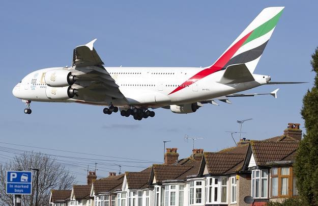 Airbus A380 linii Emirates nad Heathrow w Londynie /AFP