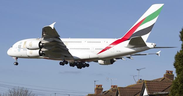 Airbus A380 linii Emirates nad Heathrow w Londynie /AFP