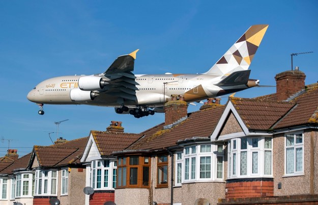 Airbus A380 to dwupoziomowy (dwupokładowy) i szerokokadłubowy, czterosilnikowy samolot pasażerski /Steve Parsons    /PAP/EPA