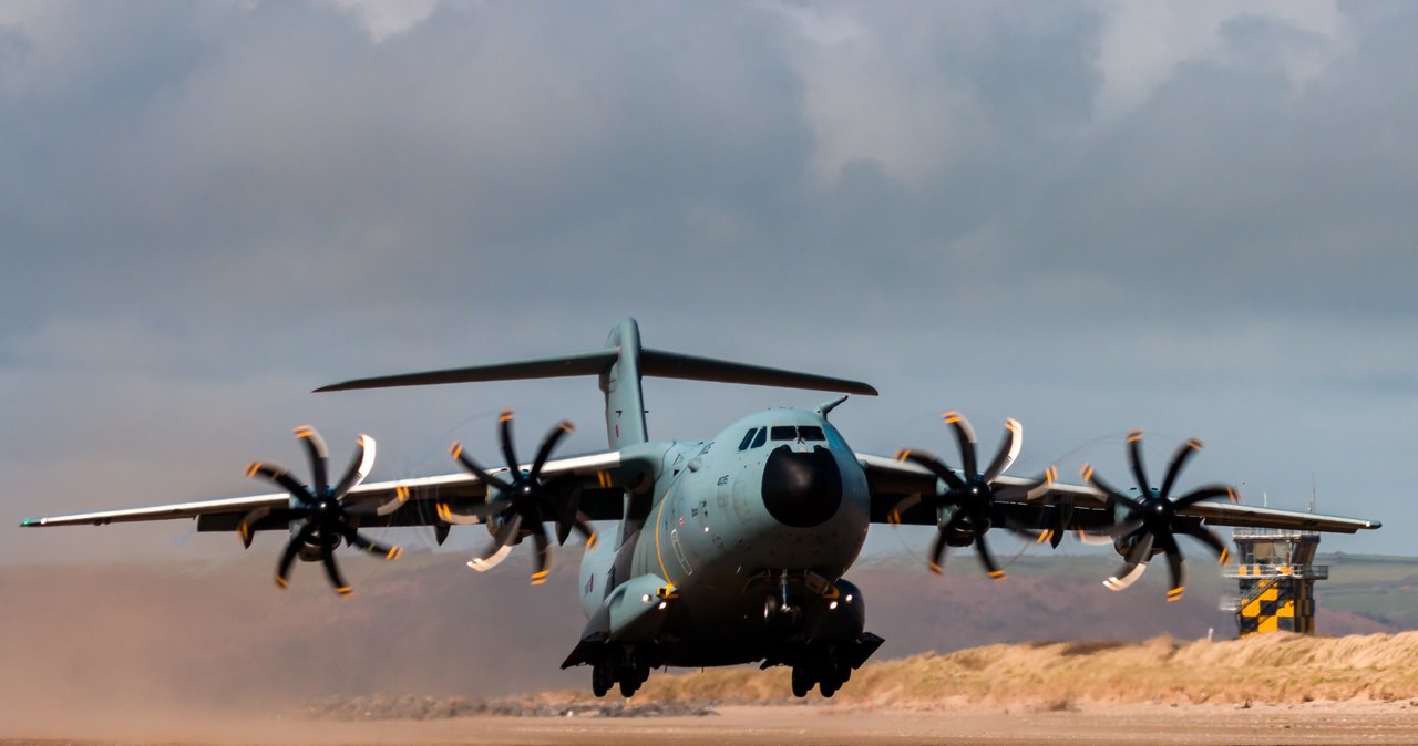 Airbus A400M ma ładowność do 37 ton i zasięg 3,7 tysiąca kilometrów. Coraz częstsze pożary lasów sprawiły, że postanowiono go wykorzystać w walce z żywiołem. /123RF/PICSEL /123RF/PICSEL