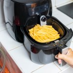 Airfryer czy piekarnik? Zdziwisz się, co zużywa więcej prądu