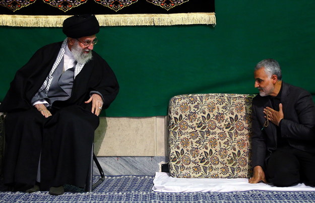 Ajatollah Ali Chamenei i generał Kasem Sulejmani /IRANIAN SUPREME LEADER'S OFFICE HANDOUT  /PAP/EPA