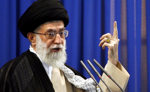 ​Ajatollah Chamenei kpi z Trumpa. "Niech dalej śni"