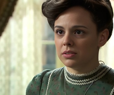 "Akacjowa 38": Simon całuje Elvirę. Adela widzi wszystko na własne oczy