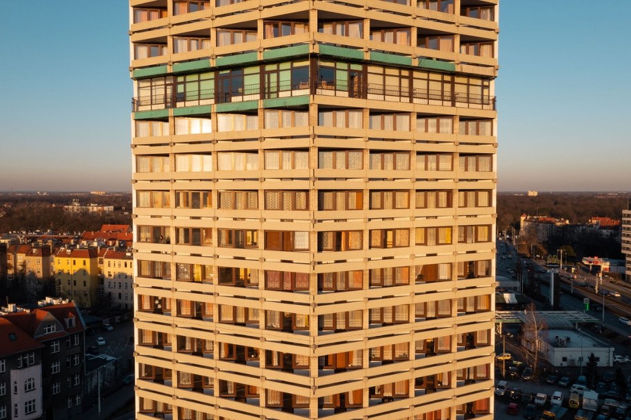 Akademiki drożeją: Wrocławskie uczelnie podnoszą opłaty za pokoje /Shutterstock