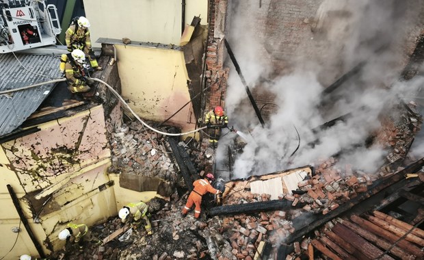 "Akcja będzie długotrwała". Strażacy odgruzowują miejsce katastrofy w Cieszynie