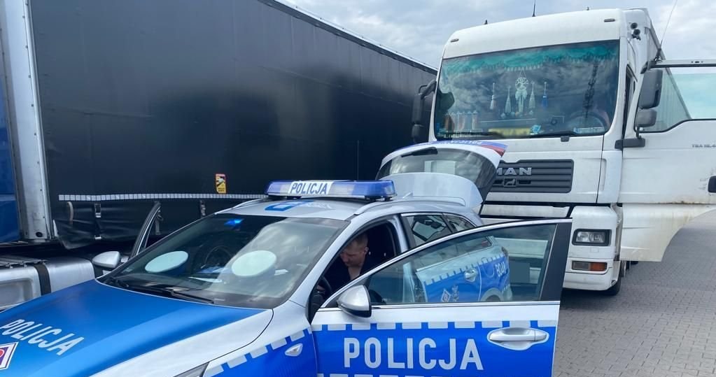 Akcja "Bezpiecznie na autostradzie i ekspresówce" pozwoliła ujawnić aż 530 wykroczeń /dolnoslaska.policja.gov.pl /Policja