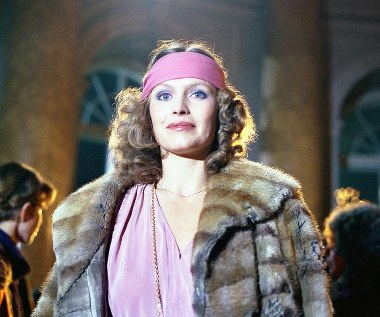 Akcja filmu "Dolina szczęścia" (1983) rozgrywa się w położonym w górach zamku przerobionym na dom wczasowy o wdzięcznej nazwie Dolina Szczęścia, do któego przybywają wczasowicze. Wśród nich znalazła się piękna rozwódka Basia, grana przez Iwonę Bielską.