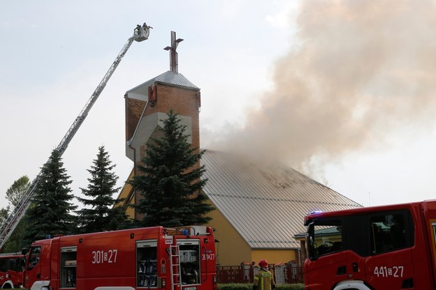 Akcja gaszenia pożaru kościoła pw. św. Floriana w Sosnowcu /Zbigniew Meissner /PAP