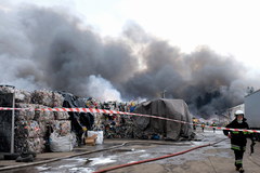Akcja gaszenia pożaru składowiska opon i tworzyw sztucznych w Żorach