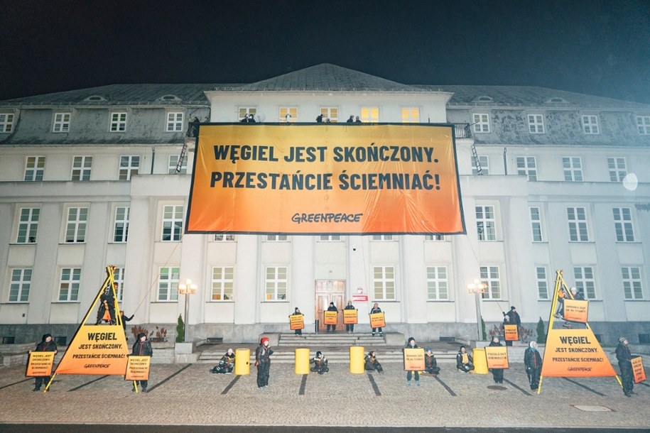 Akcja Greenpeace Polska przy siedzibie Ministerstwa Przemysłu /Greenpeace Polska /Facebook