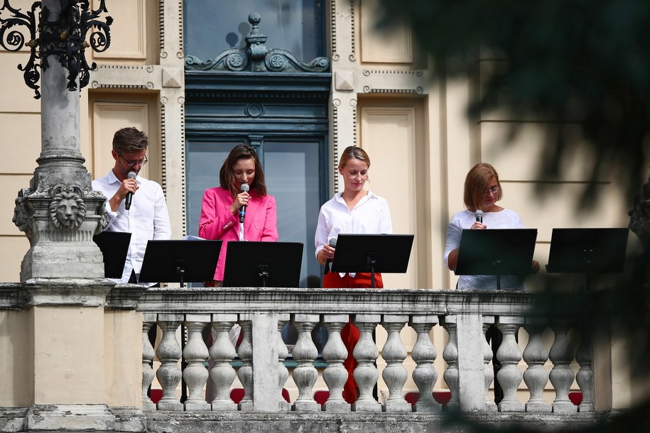 Akcja narodowego czytania "Balladyny" z okna Teatru im. Juliusza Słowackiego w Krakowie //Łukasz Gągulski /PAP