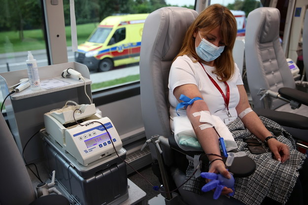 Akcja oddawania krwi przy Szpitalu Uniwersyteckim w Krakowie /	Łukasz Gągulski /PAP