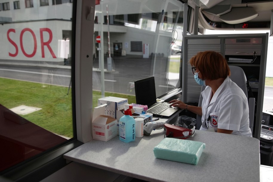 Akcja oddawania krwi przy Szpitalu Uniwersyteckim w Krakowie /	Łukasz Gągulski /PAP