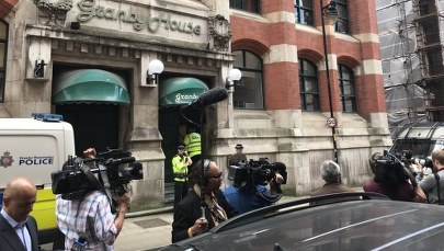 Akcja policjantów w Manchesterze. Uzbrojeni funkcjonariusze wkroczyli do mieszkania