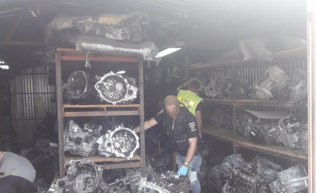 Akcja policji. Funkcjonariusze odnaleźli składowisko kradzionych części samochodowych