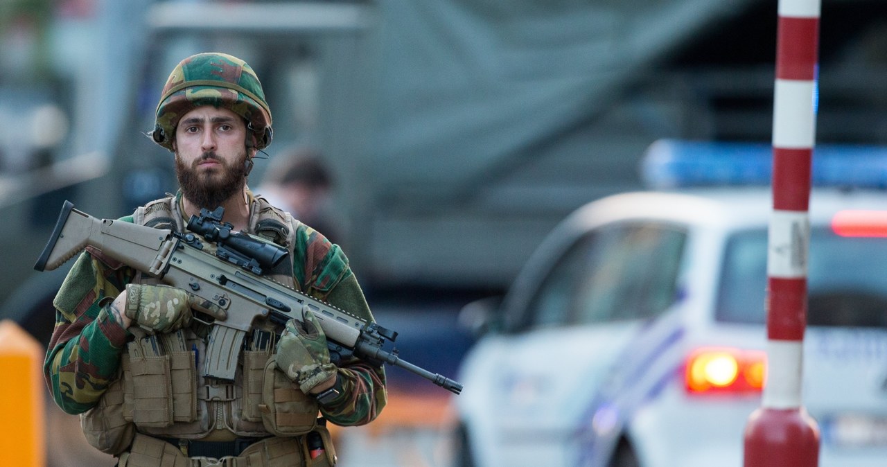 Akcja policji na brukselskim dworcu. Po niewielkim wybuchu, zneutralizowano napastnika