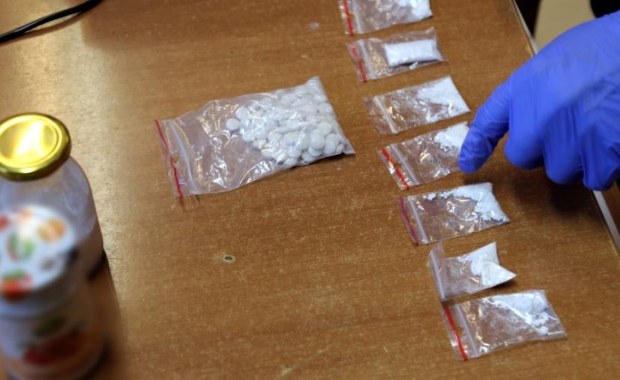 Akcja policji w Czarnym Lesie. Nieoficjalnie: Znaleziono kilkadziesiąt kilogramów narkotyków