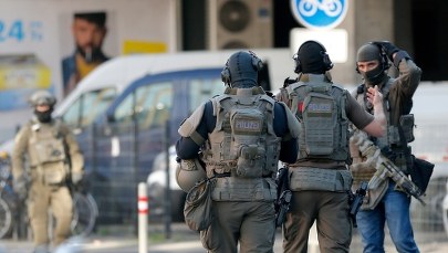 Akcja policji w Kolonii. Mężczyzna, który wziął zakładniczkę, został ciężko ranny