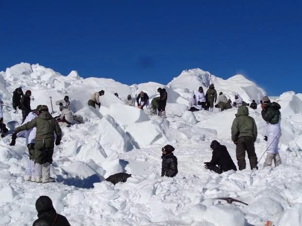 Akcja poszukiwawcza na lodowcu Sjaczen //INDIAN DEFENSE MINISTRY / HANDOUT /PAP/EPA
