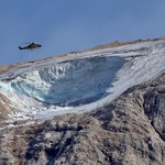 Akcja poszukiwawcza w Dolomitach. Groźba oderwania kolejnego bloku lodowca