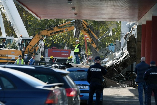 Akcja poszukiwawczo-ratownicza po zawaleniu się części dachu dworca kolejowego w Serbii /NENAD MIHAJLOVIC/AFP /East News