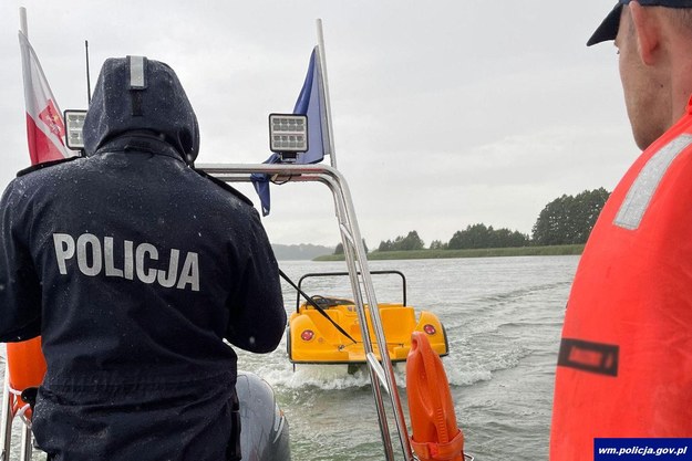 Akcja ratownicza na jeziorze /Policja Warmińsko-Mazurska /Policja