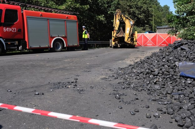 Akcja ratownicza na miejscu wypadku w Tychach /Andrzej Grygiel /PAP