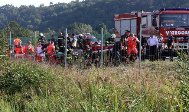 Akcja ratownicza na miejscu wypadku. /IVAN AGNEZOVIC /PAP/EPA