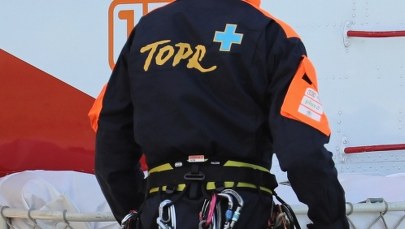 Akcja ratownicza na Rysach. TOPR sprowadza dwóch turystów