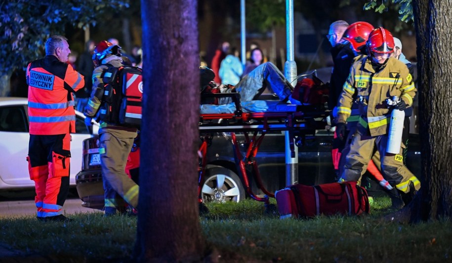 Akcja ratownicza podczas pożaru bloku mieszkalnego przy ul. Stanisława Moniuszki w Koszalinie /Piotr Kowala /PAP