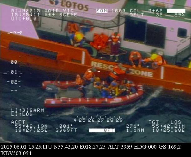 Akcja ratunkowa na Bałtyku /Swedish Coast Guard KBV 503 /PAP