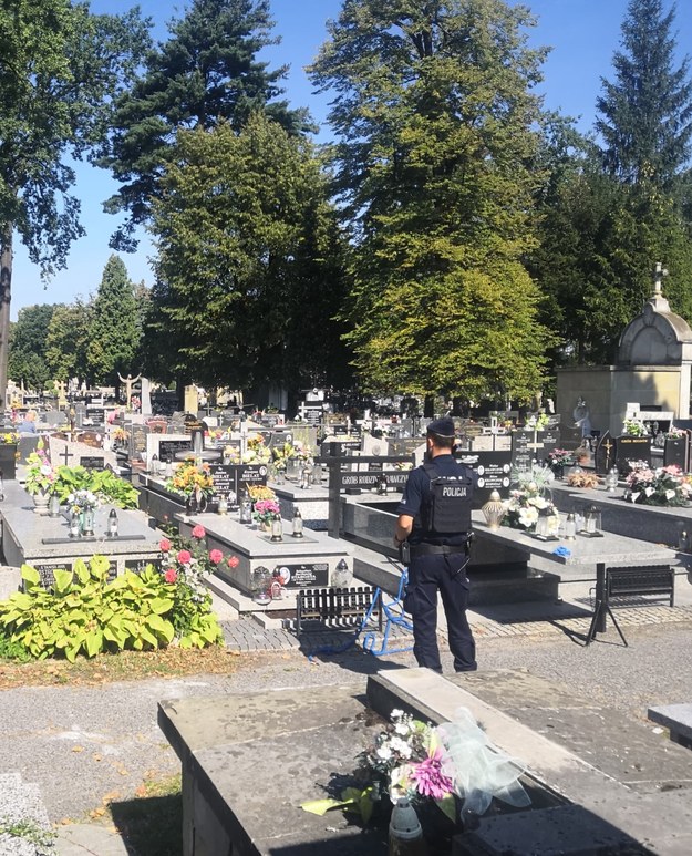 Akcja ratunkowa na cmentarzu w Nowym Sączu /Renata Pasiut /RMF MAXX