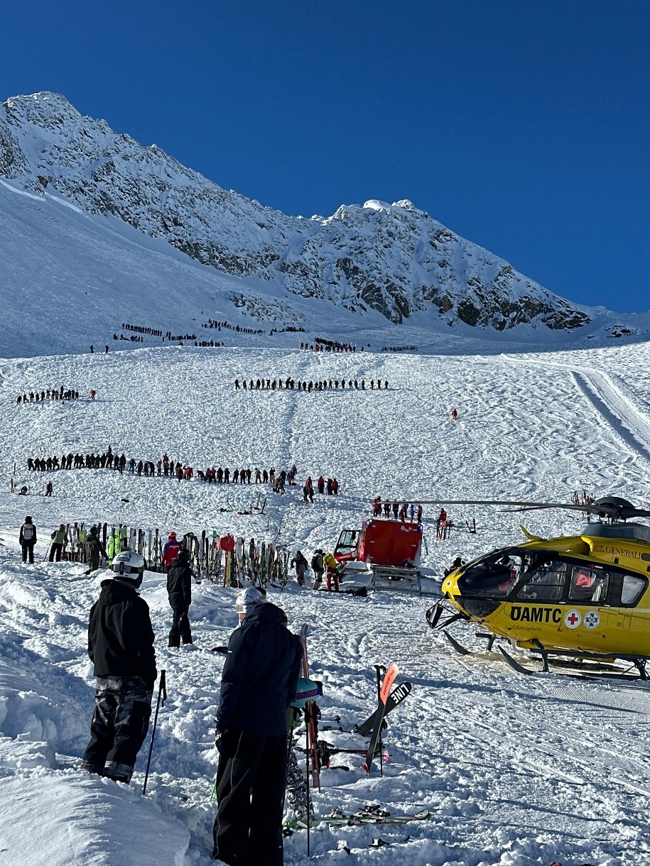 Akcja ratunkowa na lodowcu Stubai /Szkoła Narciarska i Snowboardowa STRAMA  /