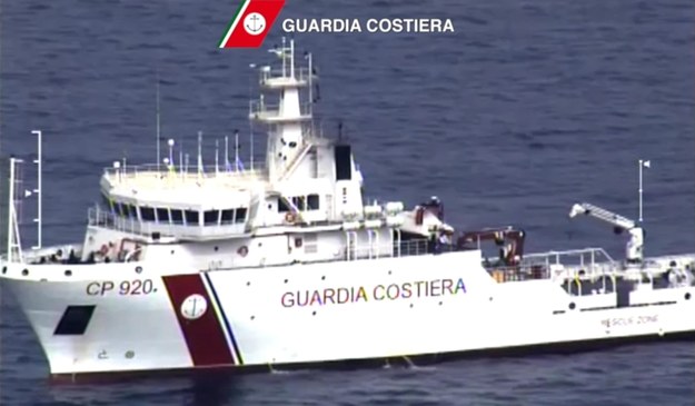 Akcja ratunkowa na Morzu Śródziemnym /ITALIAN COAST GUARD / HANDOUT /PAP/EPA