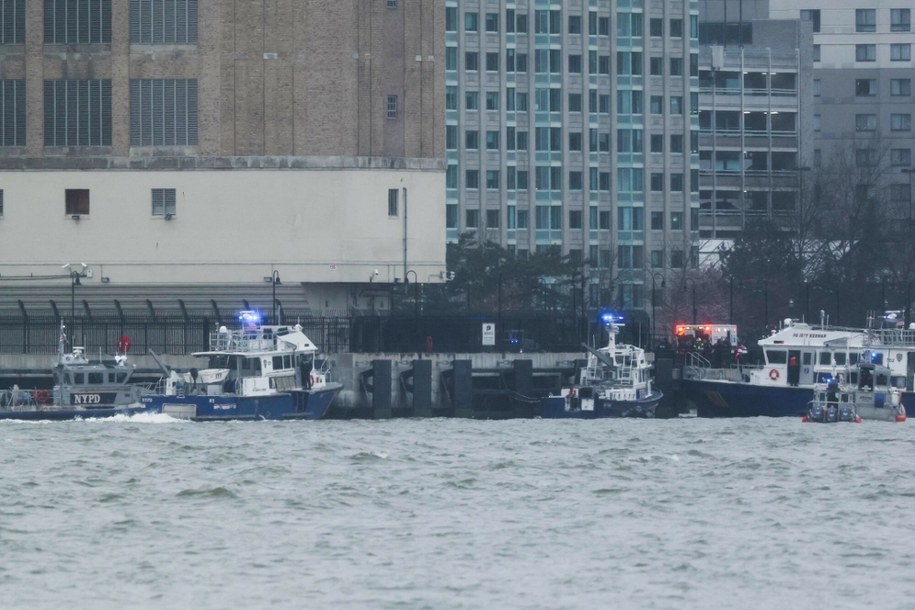 Akcja ratunkowa na rzece Hudson /CHARLY TRIBALLEAU/AFP /East News