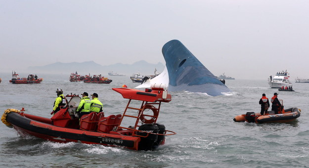 Akcja ratunkowa u wybrzeży Korei Południowej /YONHAP   /PAP/EPA