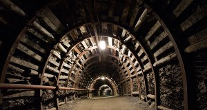 Akcja ratunkowa w kopalni Knurów. Poszukiwany górnik