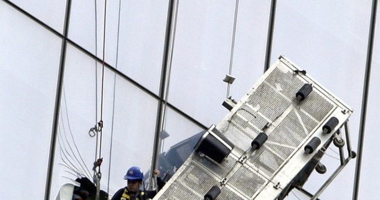 Akcja ratunkowa w Nowym Jorku. Częściowo zerwała się winda