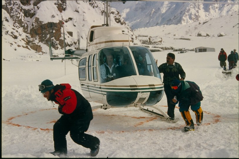 Akcja ratunkowa.   Zimowa wyprawa na  Nanga Parbat 1997-98 /materiały prasowe