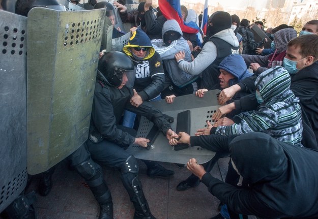 Akcja separatystów w Doniecku /ROMAN PILIPEY /PAP/EPA