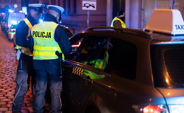 Akcja służb na Starym Mieście w Poznaniu. Skontrolowano kierowców świadczących usługi przewozu