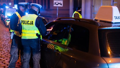 Akcja służb na Starym Mieście w Poznaniu. Skontrolowano kierowców świadczących usługi przewozu