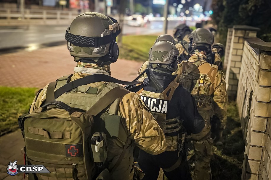 Akcja służb w dzielnicy Warszawa-Ochota /CBŚP /