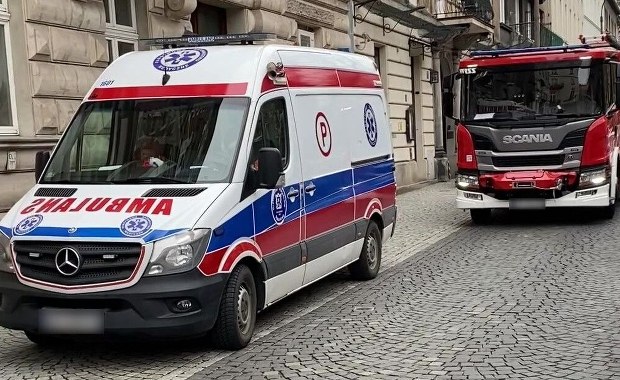 Akcja służb w Krakowie. W kamienicy znaleziono kilkanaście zapalników