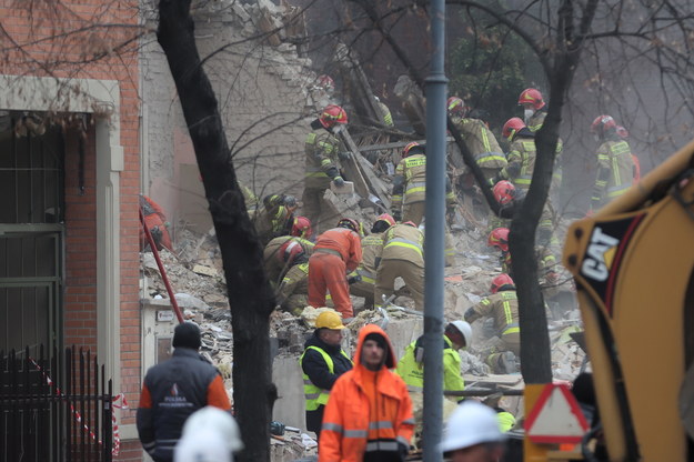 Akcja służb w miejscu wybuchu gazu w Katowicach /Michał Meissner /PAP