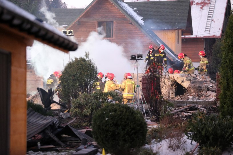 Akcja służb w Szczyrku, gdzie doszło do eksplozji gazu w domu jednorodzinnym / PAP/Andrzej Grygiel /PAP