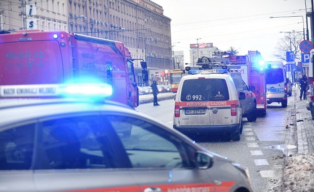 Akcja służb w Warszawie. Pod kantorem znaleziono kanister z nieznaną cieczą