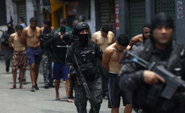 Akcja służb zamieniła się w krwawą jatkę. Zginęło kilkadziesiąt osób