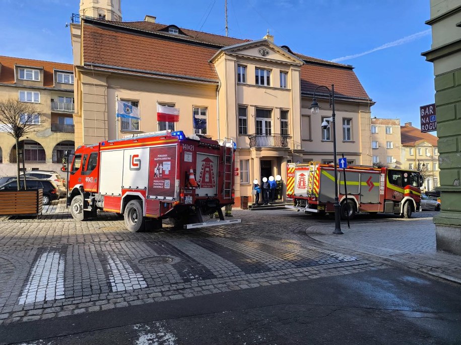Akcja strażaków na miejscu /Komenda Powiatowa Państwowej Straży Pożarnej w Jaworze /